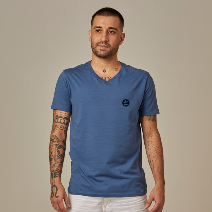 Men's V-neck T-shirt - Basic