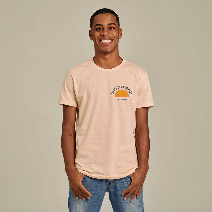 Recycled Polyester + Linen Men's T-shirt - Um Pôr de Sol na Praia